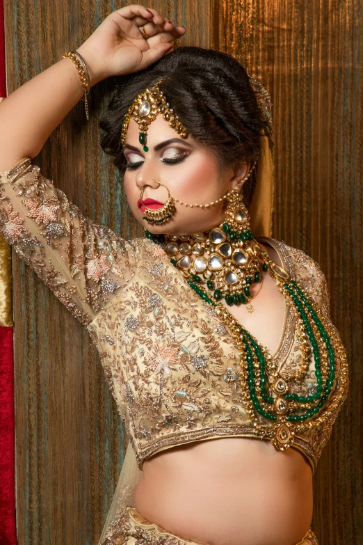 the belly dance costume has a bead of green, golden and white