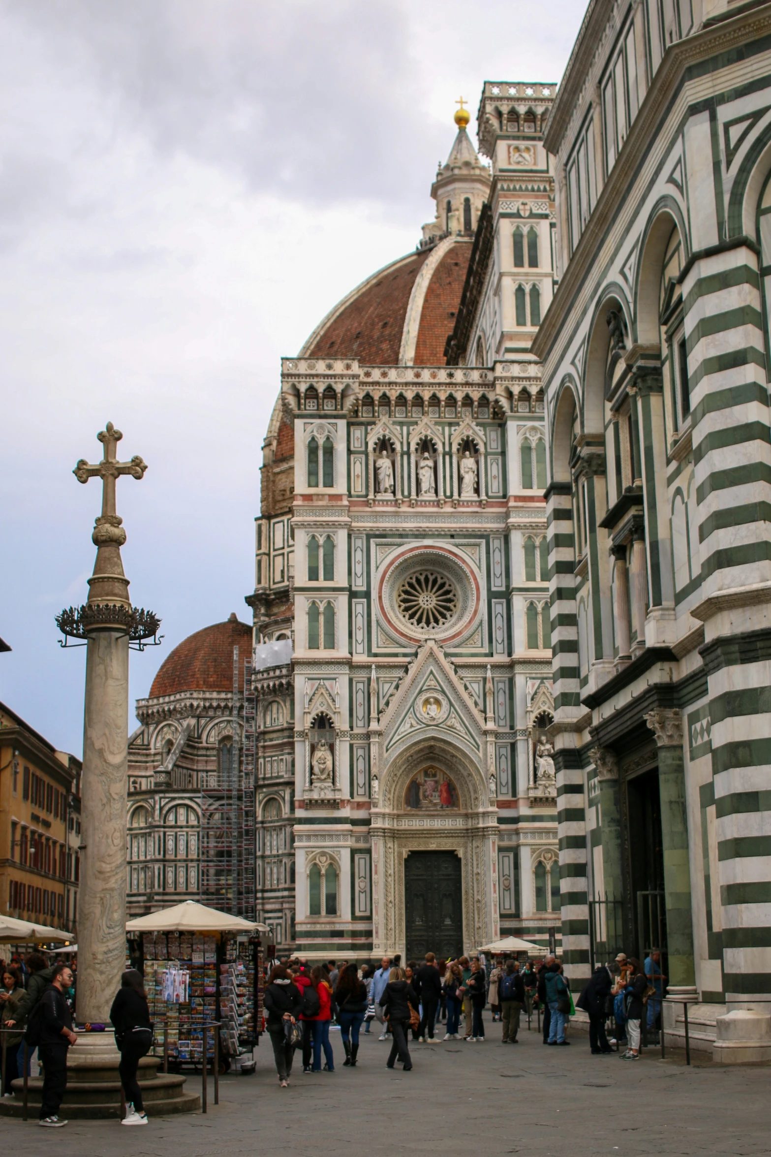 a building with lots of people standing around it