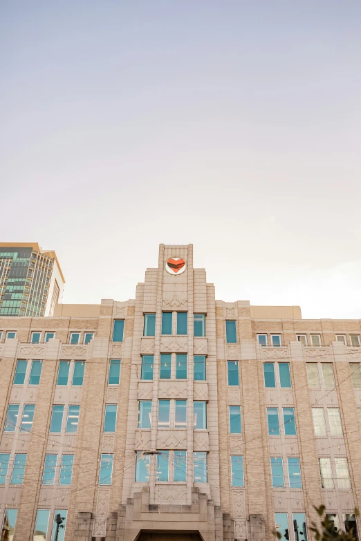 a very large office building has windows on the side