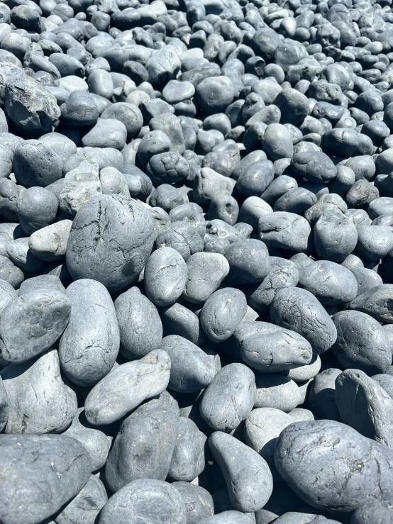 rocks are arranged in a pattern together in the beach
