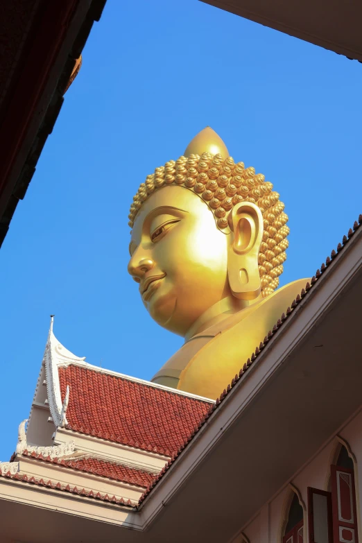 there is a large gold buddha statue in the middle of a building