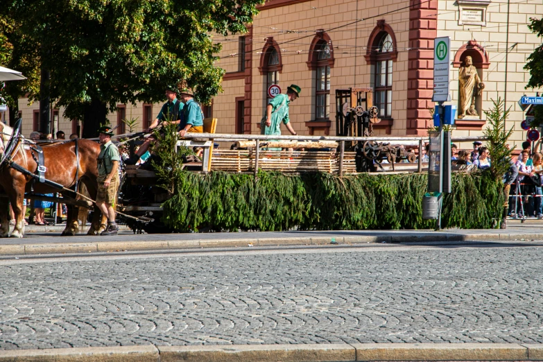 an old fashioned buggy and horse pulling a carriage