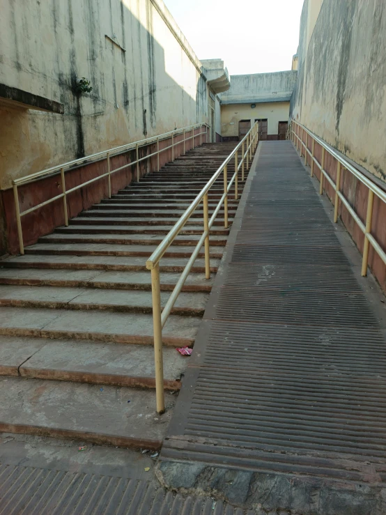 an empty stairway next to some buildings