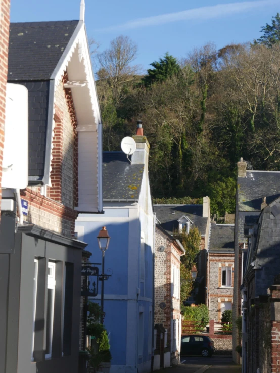 a row of houses in the middle of a town