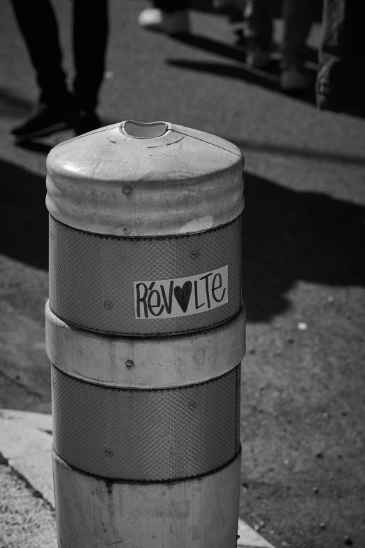 a trashcan with the words rou - vue painted on it