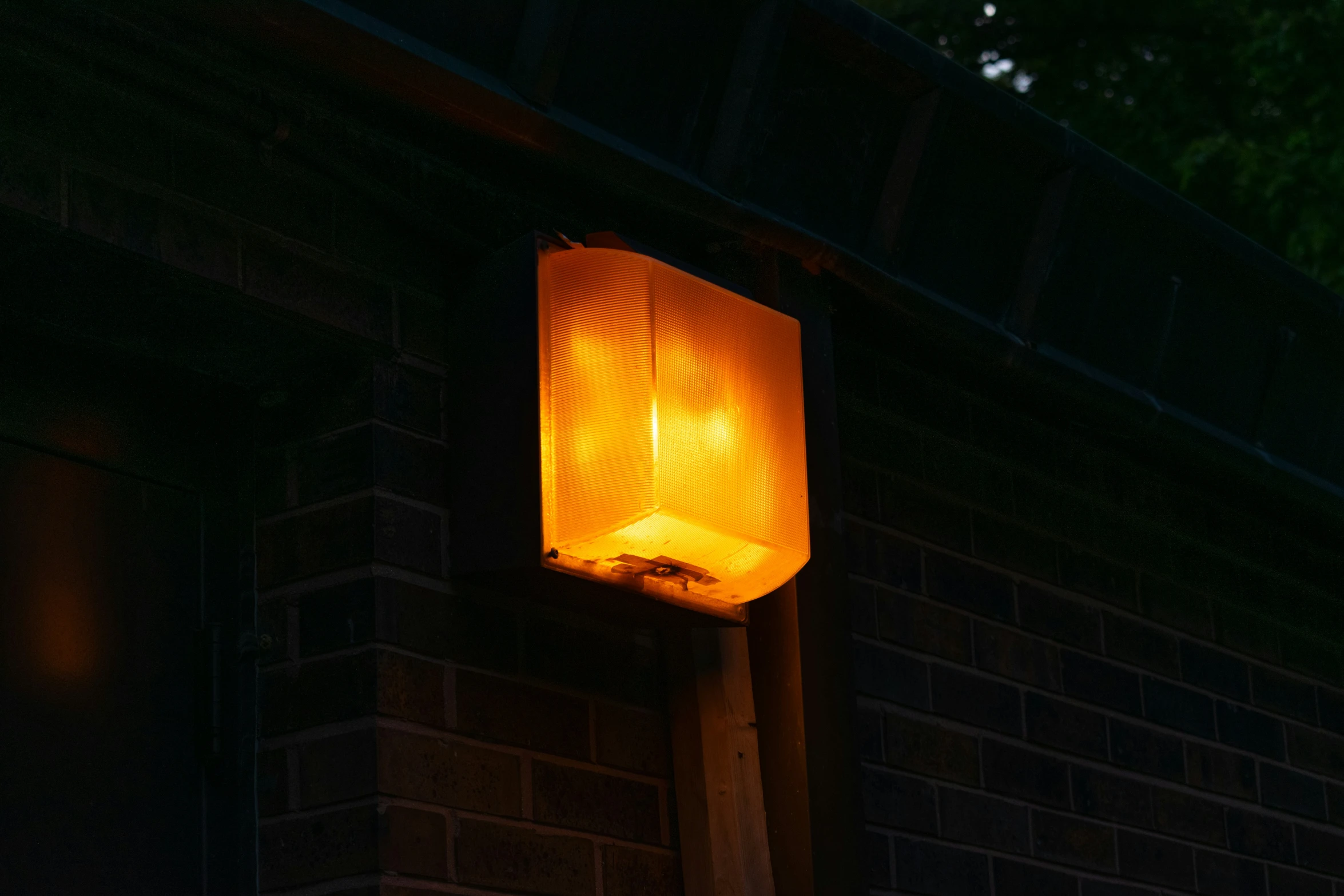 an image of a yellow light on a pole