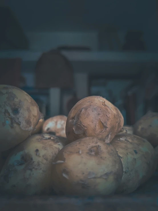 a pile of potatoes are piled on top of each other