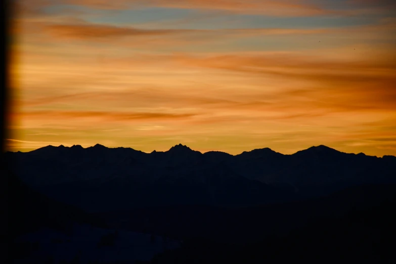 a hazy sky with the mountains in the distance