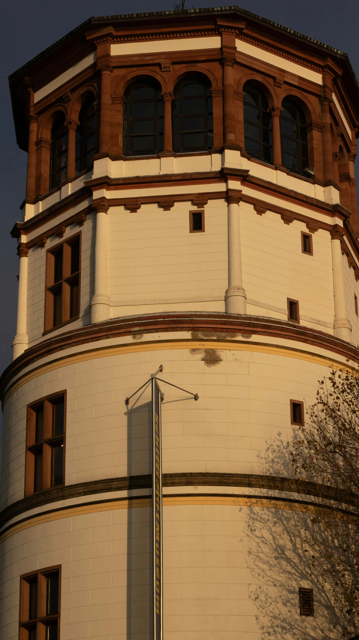 the top corner of an old brick building with windows