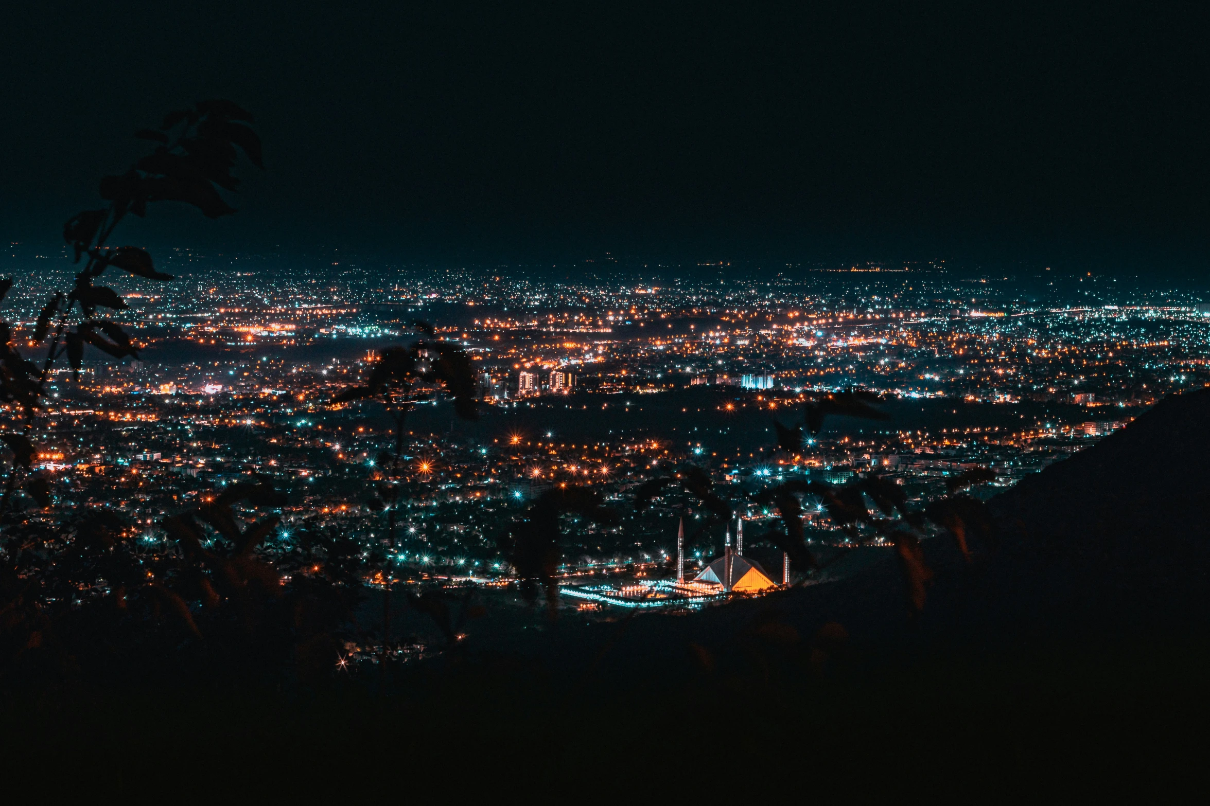 an extremely wide view of the city of los angeles at night