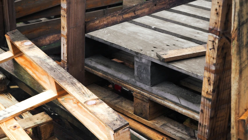 a pile of pallets stacked up on top of each other