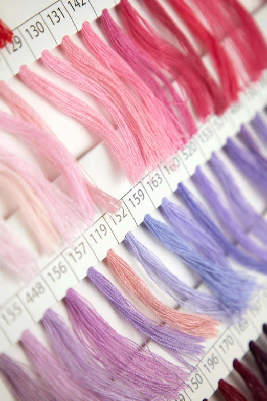 a bunch of hair colors are arranged neatly on a measuring scale