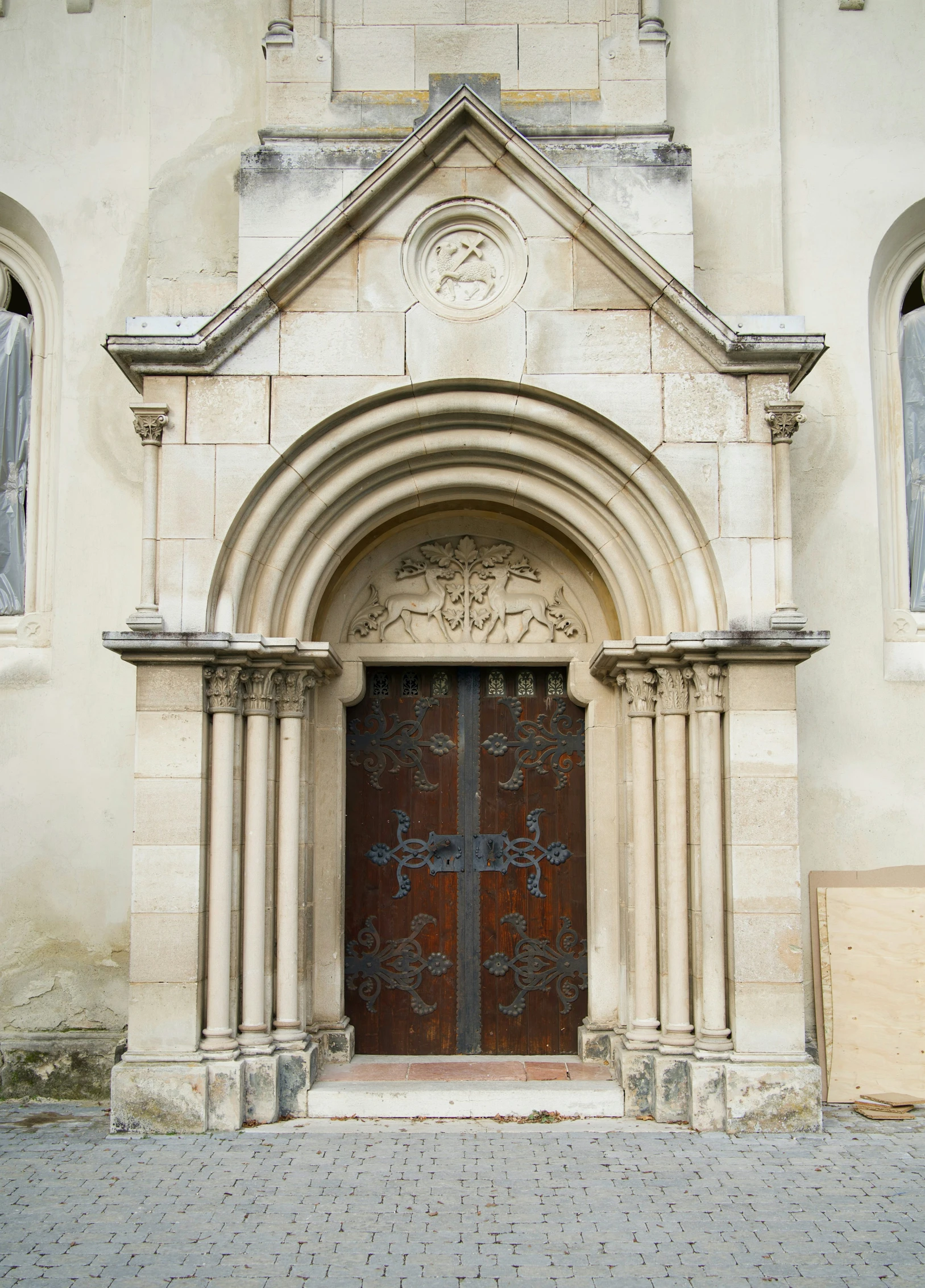 a large building that has an open door