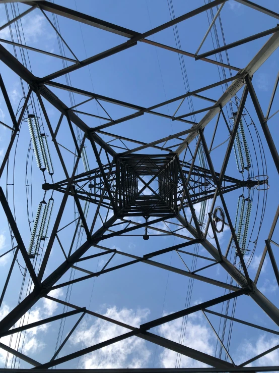 a po of some wires and wires against a blue sky