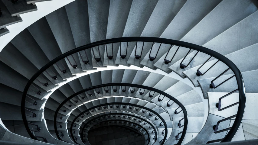 a spiral staircase that has multiple stairs inside of it