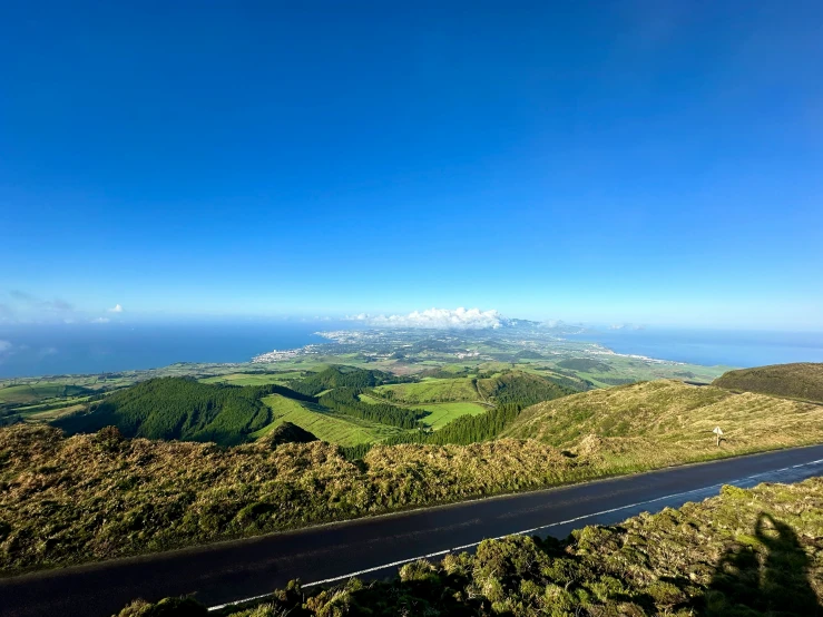 there is a bird - eye view from the top of a hill