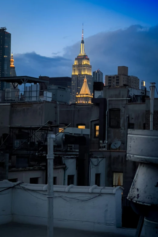 a view of a skyscr in the evening, with buildings in the background