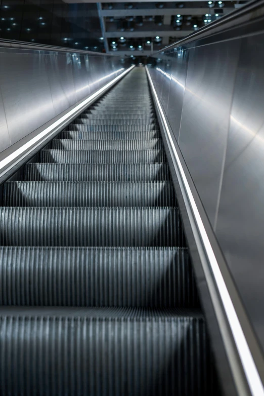 an escalator is shown in a building