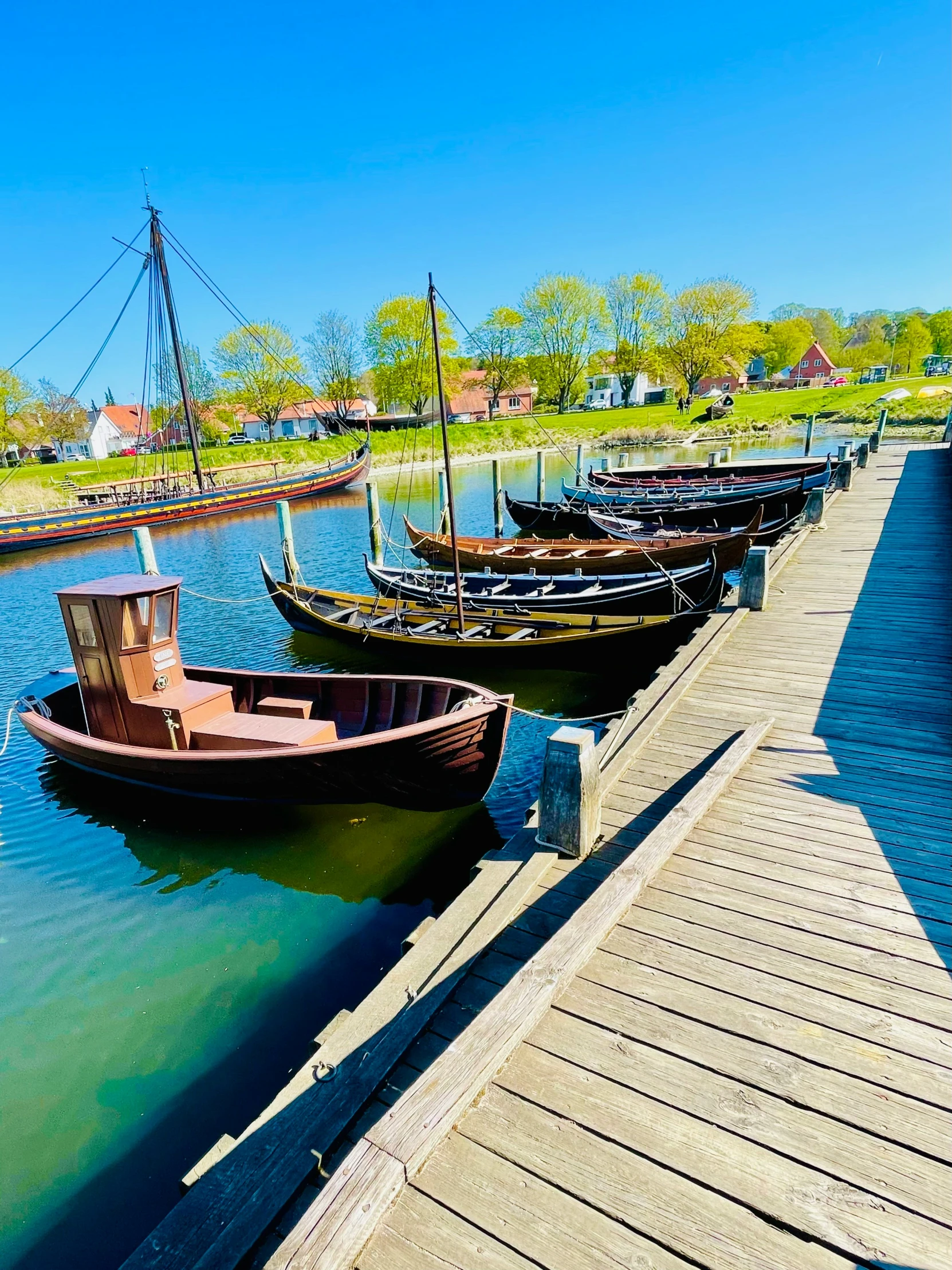 many boats parked next to each other on a pier