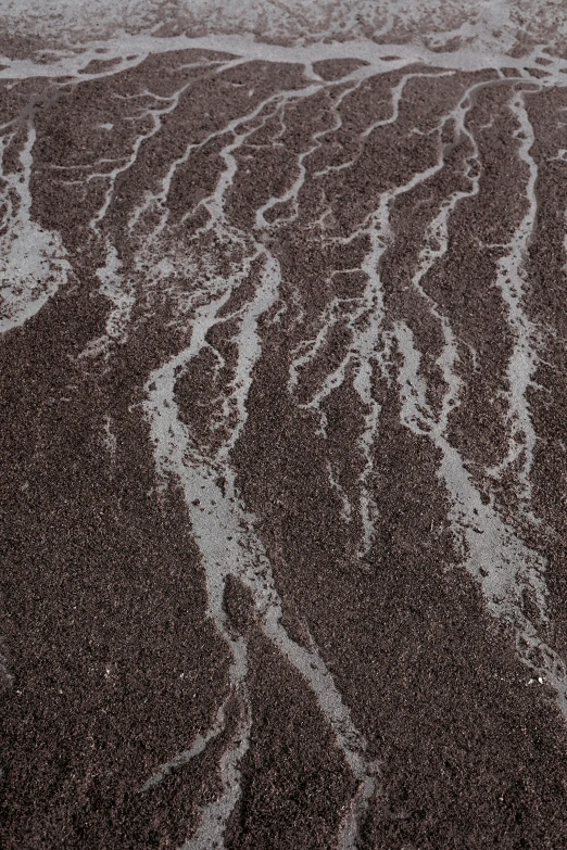 the bottom of some very close sand with waves in it