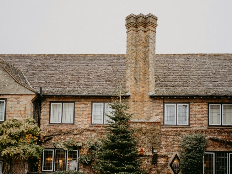 an old house with ivy growing on the outside