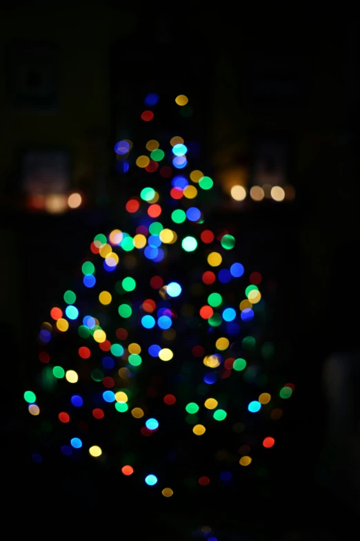 a blurry po of a christmas tree in the dark