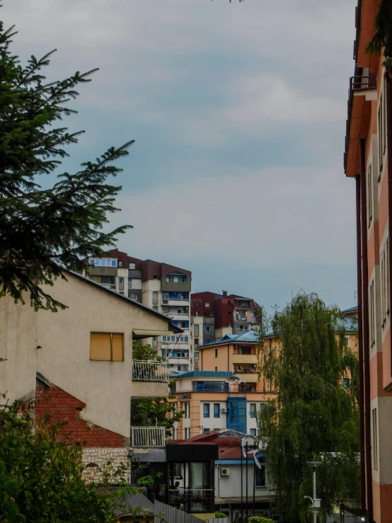 there are apartment buildings surrounding a river and a park