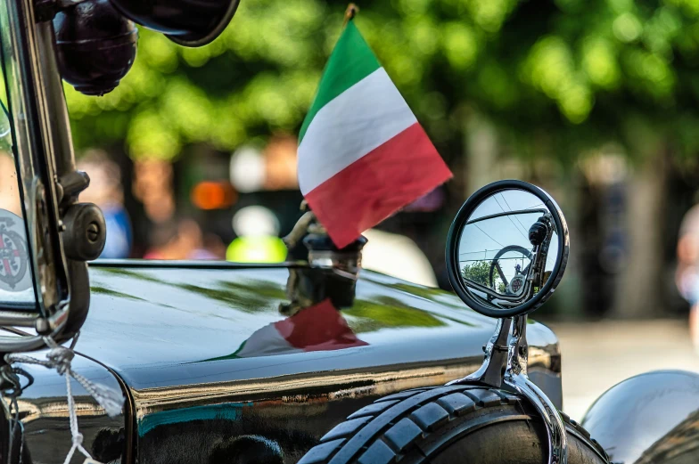 a picture of the flag in an italian car