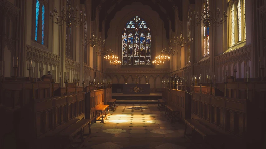 an empty church with no people sitting in it