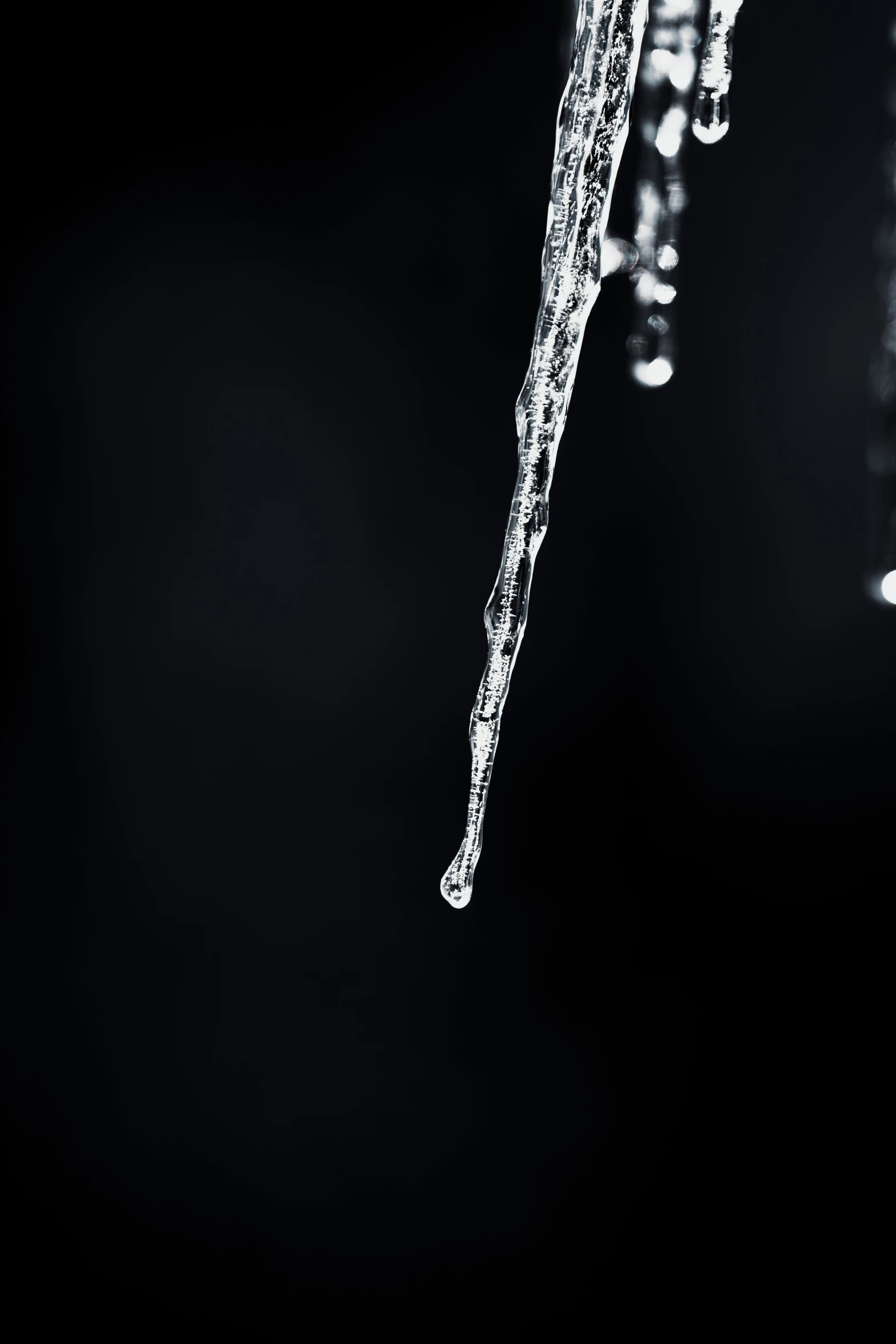 the droplet of icicles have been pographed to make it look like it's melting