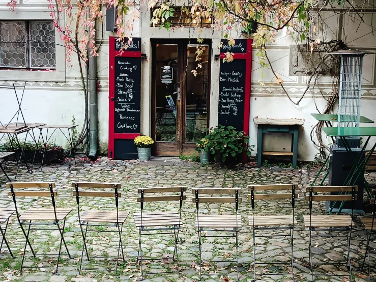 an empty bench sitting on a street near a building