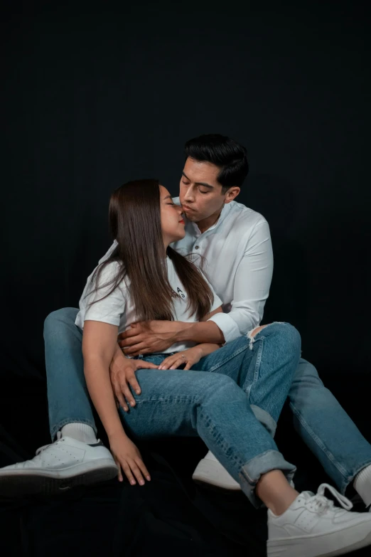 a man kissing his girlfriend in the middle of her picture