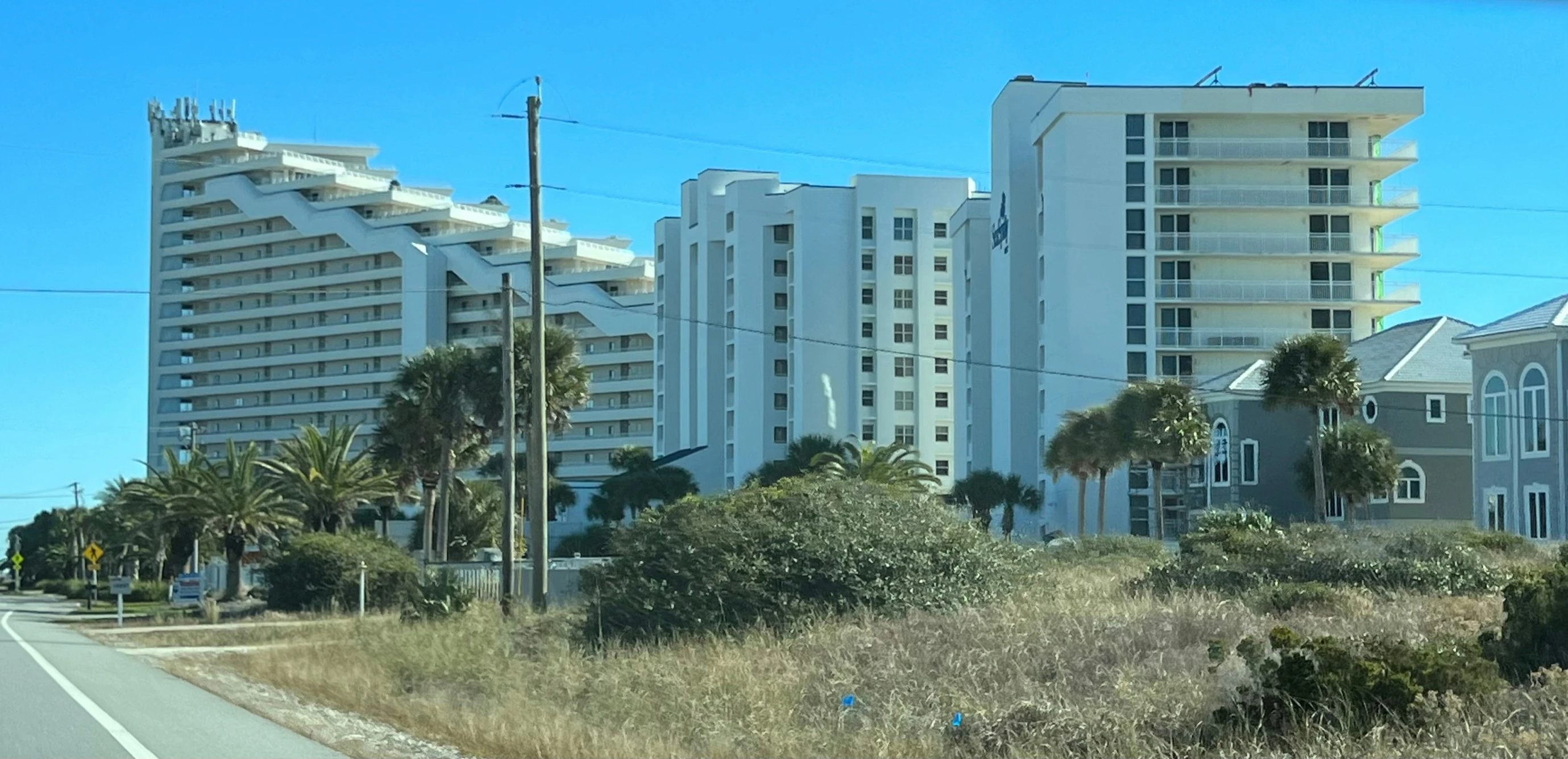 the two towers on the beach front of els