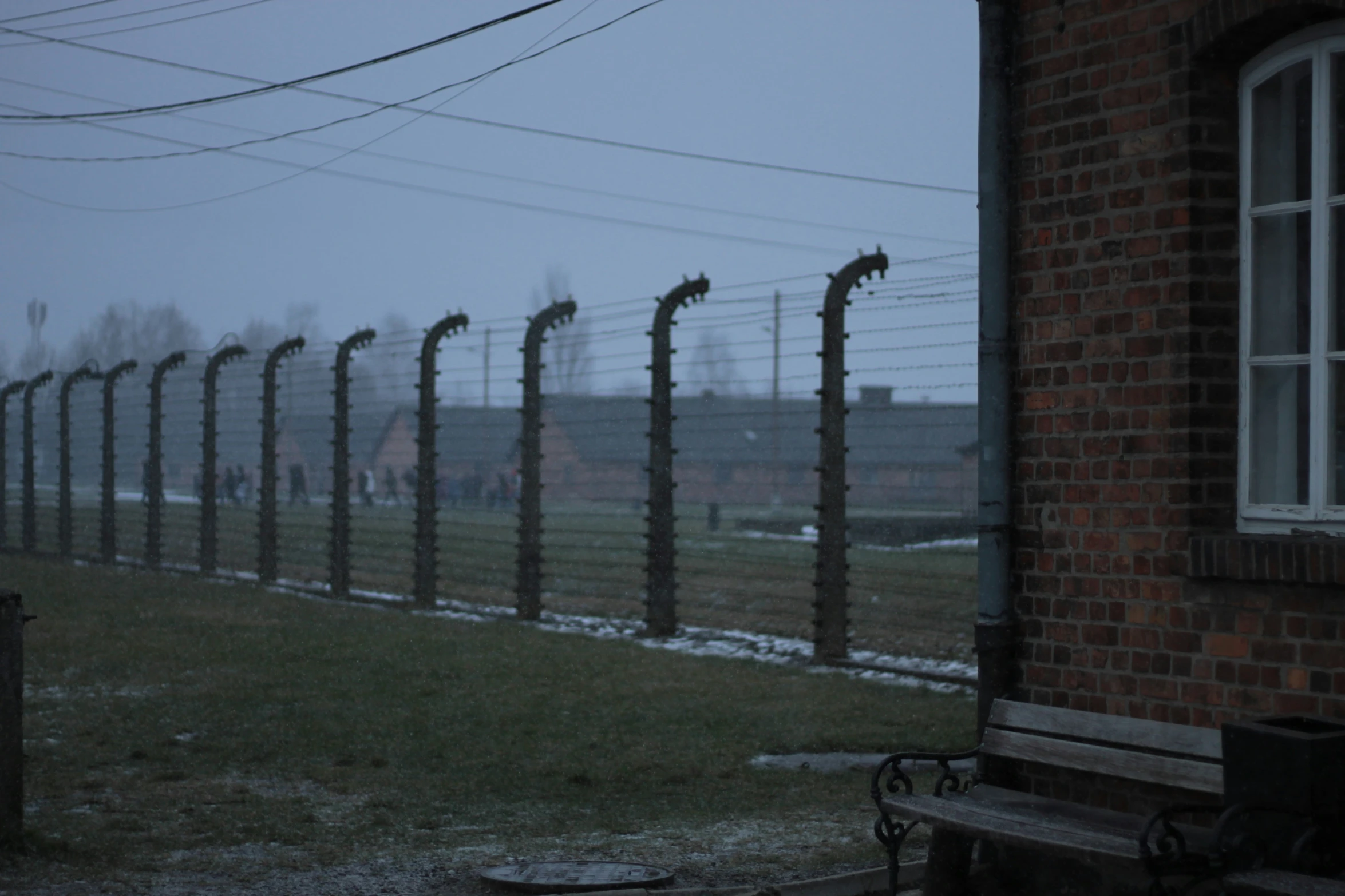 a row of barbed wire is behind a bench