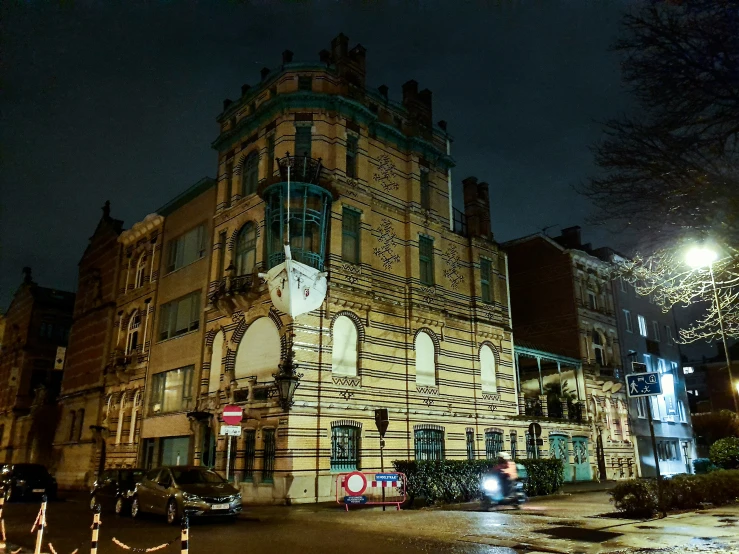 a street light on a building in the city