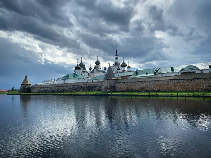 there is a large long building sitting by the water