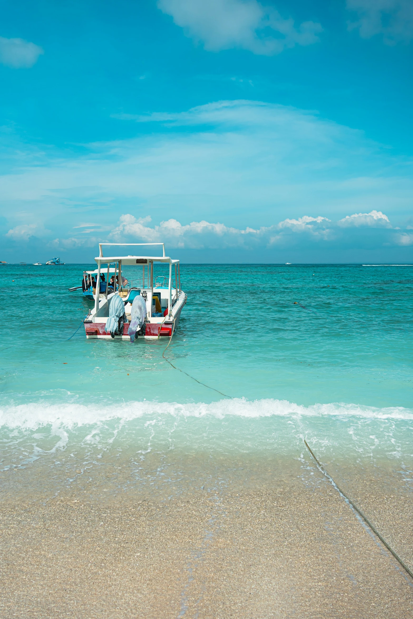 people sit on a boat sitting in the ocean