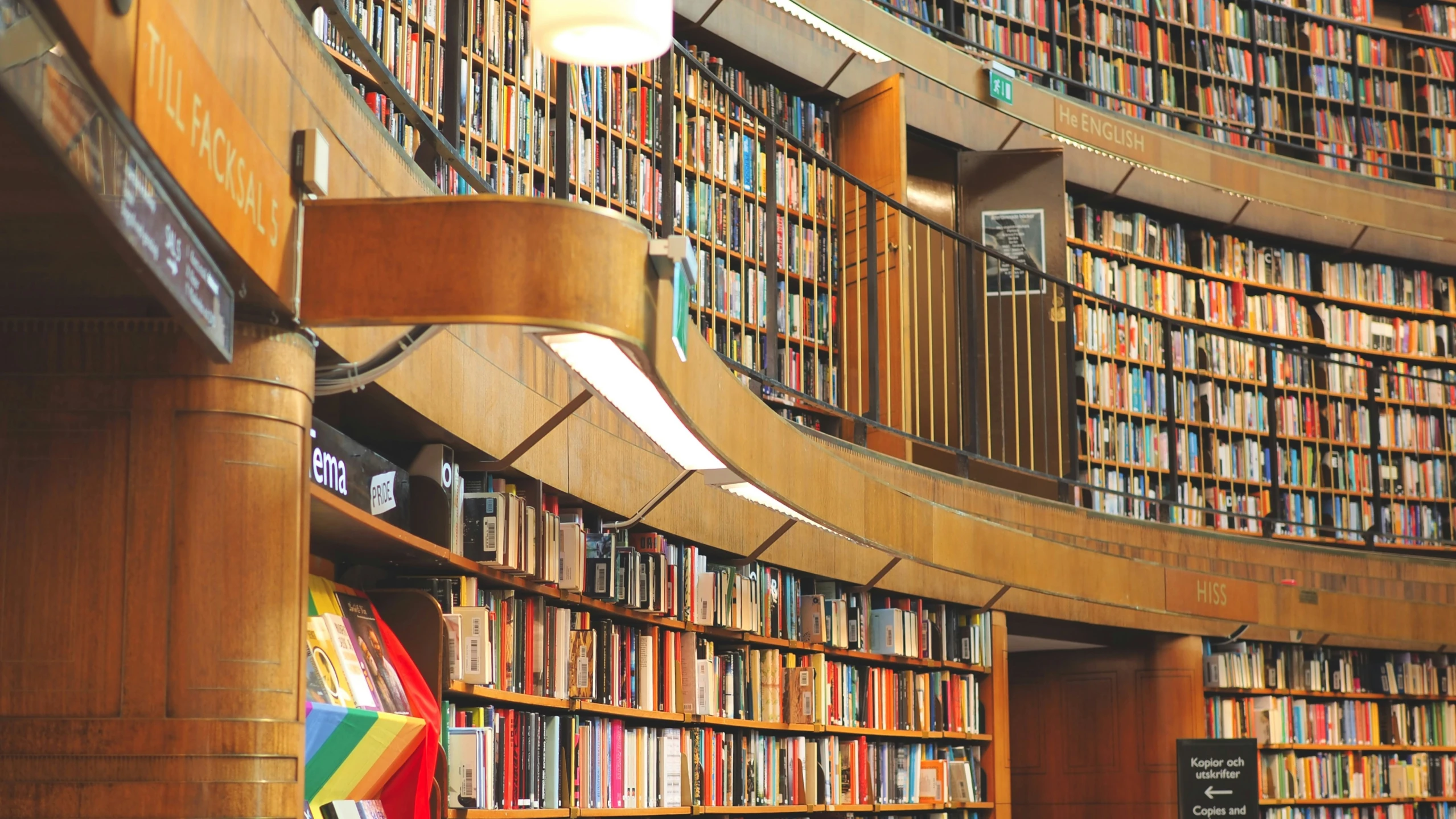 an arched room with lots of shelves of books