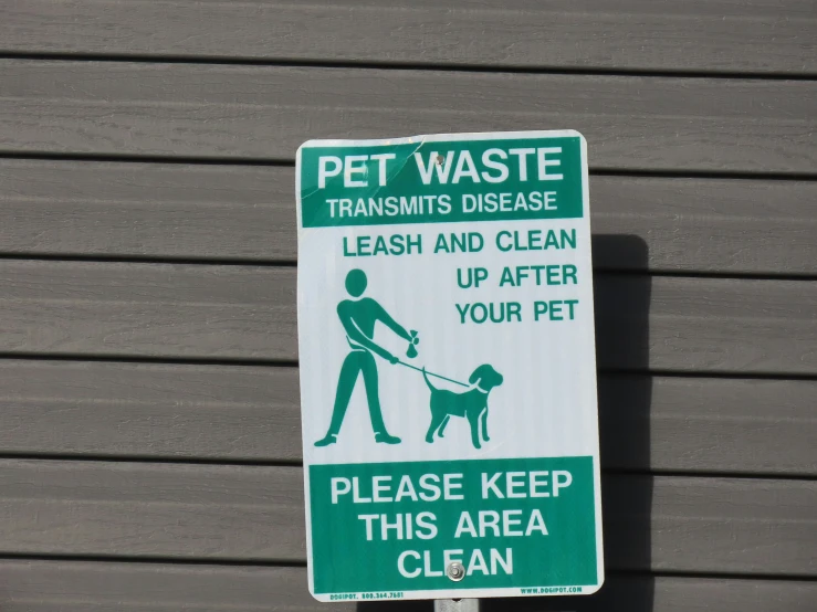 a sign is on the side of the wall saying pets are clean