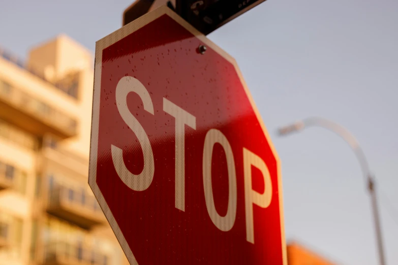 a stop sign at an intersection near a building